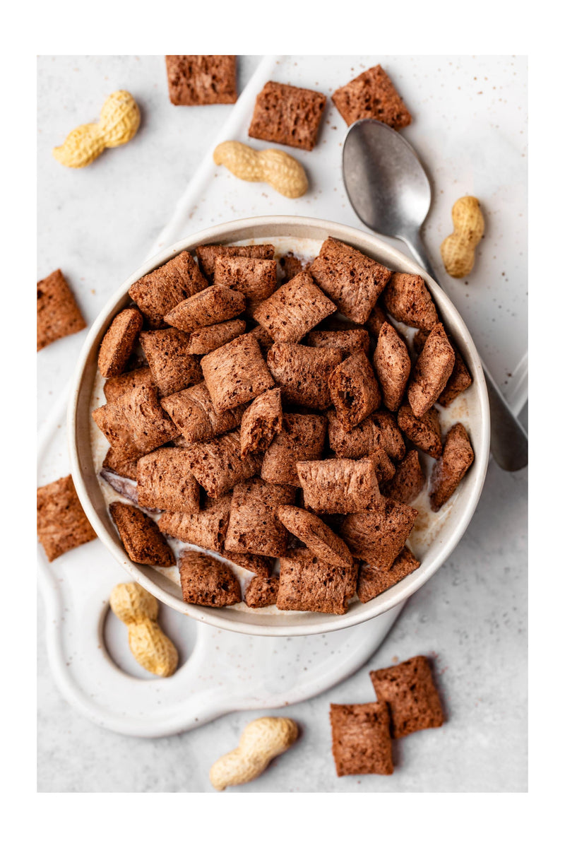 Voici les Fourrées de Funkie, les céréales de notre enfance revisitées à la composition irréprochable.

Craquez pour leur cœur fondant au beurre de cacahuète & cacao dans une délicieuse céréale croustillante elle aussi au cacao. Pour deux fois plus de gourmandise !