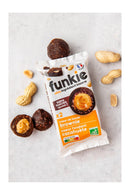 Cœur de Boule c'est l'en-cas parfait sur le pouce ou à emporter, gourmand et sans sucres ajoutés.

Cette saveur allie l’intensité du cacao et l'onctuosité du beurre de cacahuète : le combo parfait.