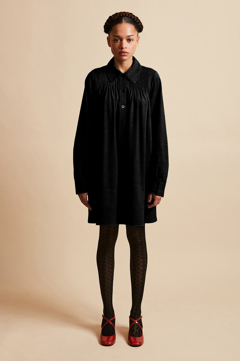 Loose-fitting short dress with full-shoulder pocket - Black