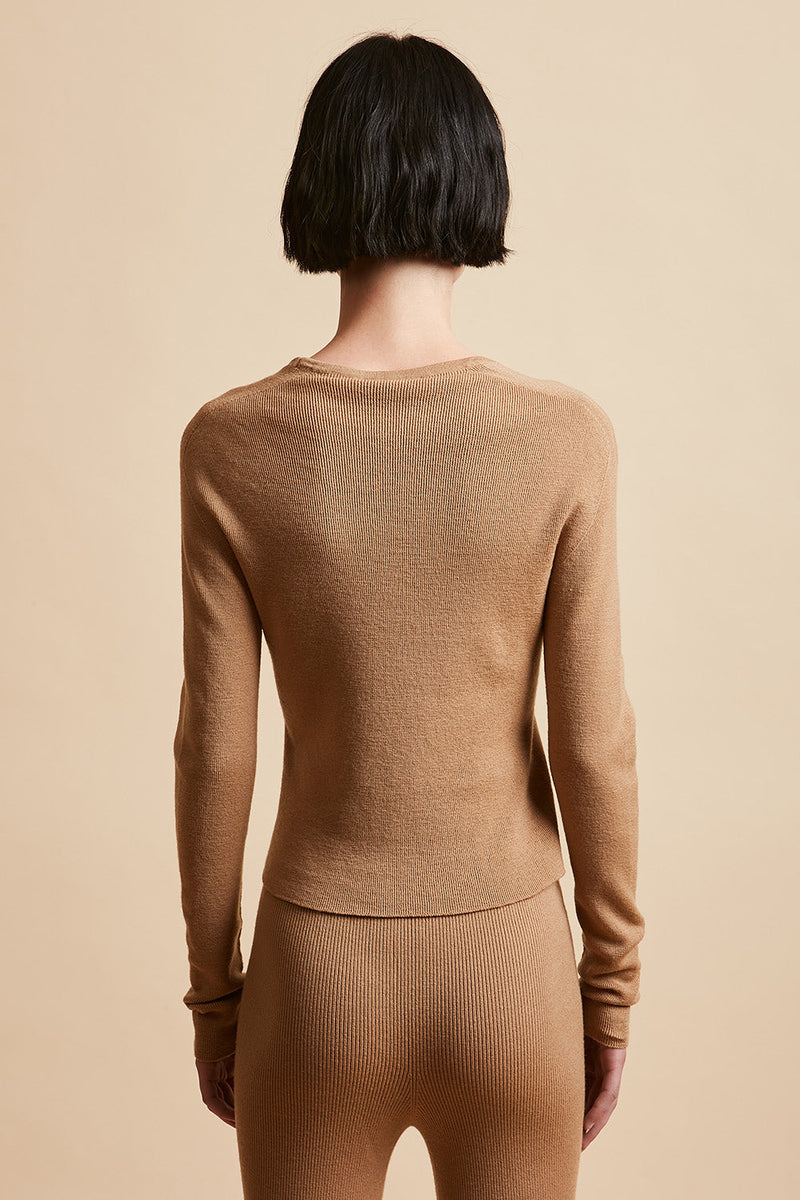 Short top in virgin wool knit with ribbed back - Camel