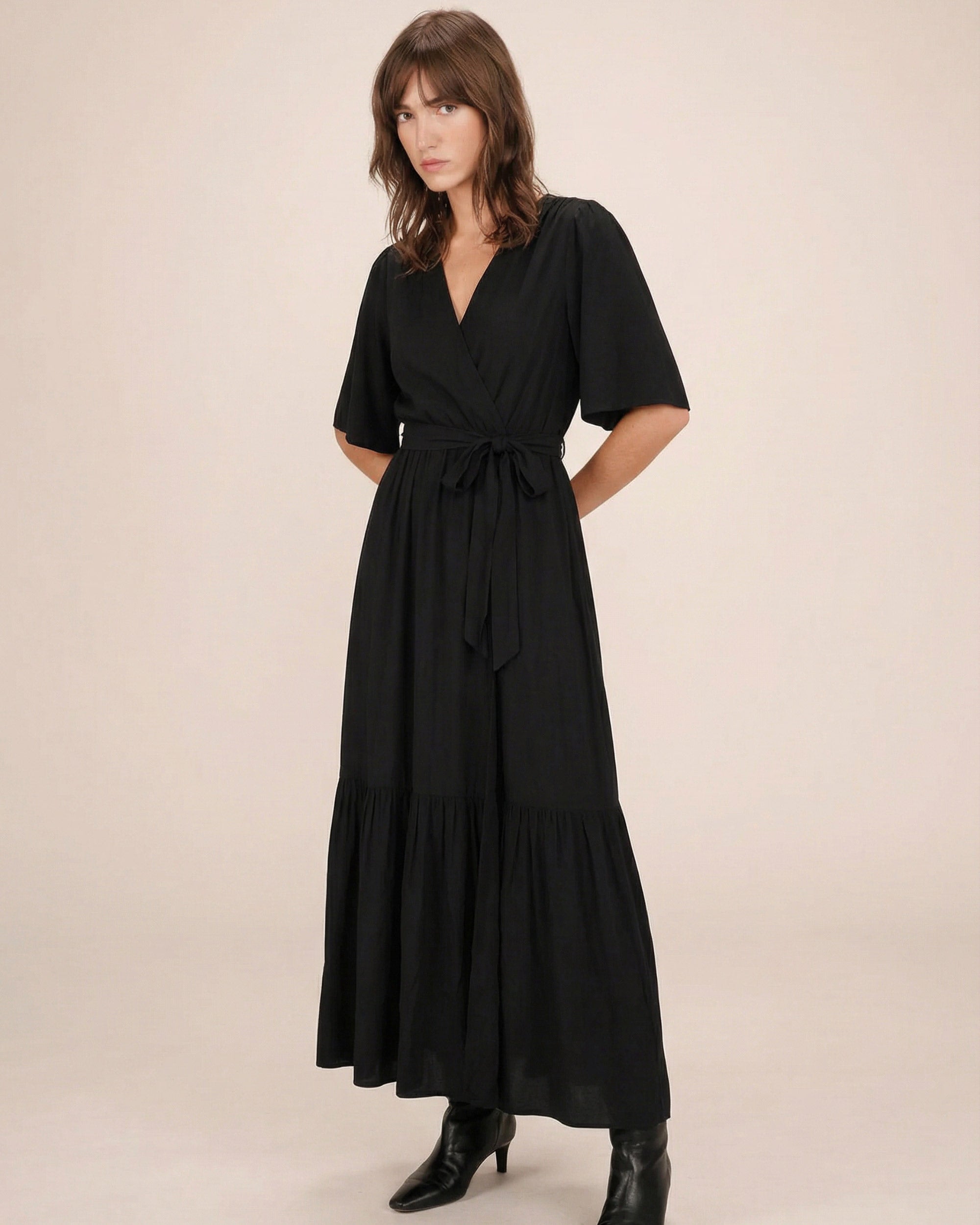 Vestido Largo Entallado Con Volante Negro Sequoia