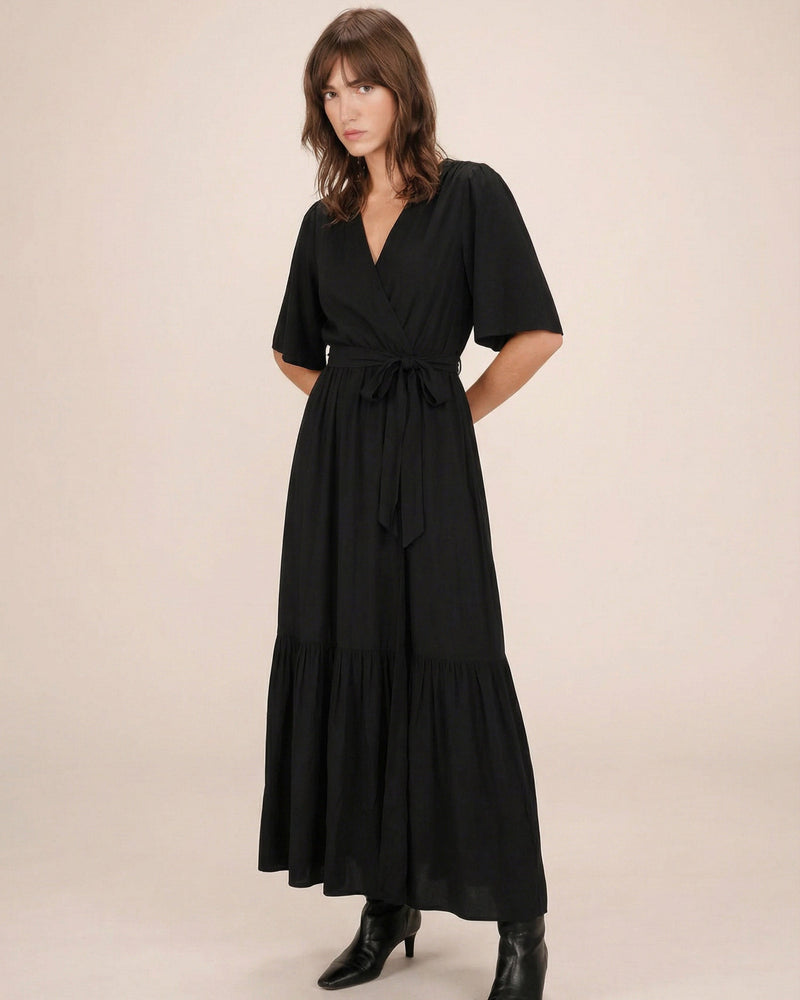 Vestido Largo Entallado Con Volantes Sequoia Negro