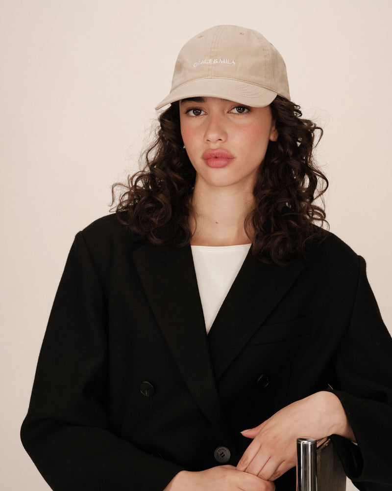 Gorra Slimane con logotipo beige