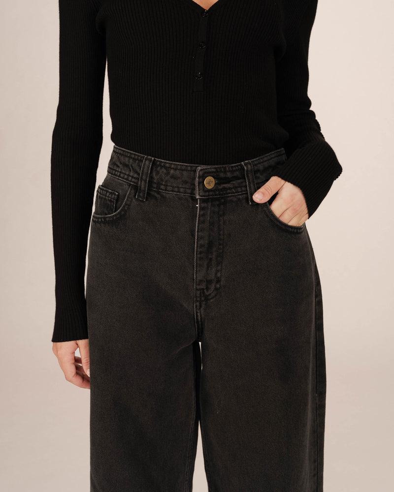 Jonas 7/8E Black Washed Jeans