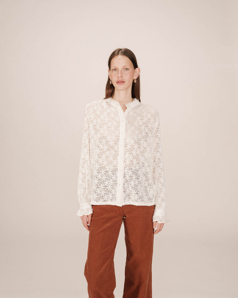 Blusa con vuelo crudo