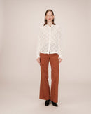 Blusa con vuelo crudo