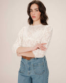 Blusa Stella color crudo con cuello levantado