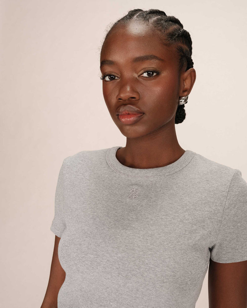 Camiseta gris con cuello redondo Sure