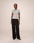 Camiseta gris con cuello redondo Sure
