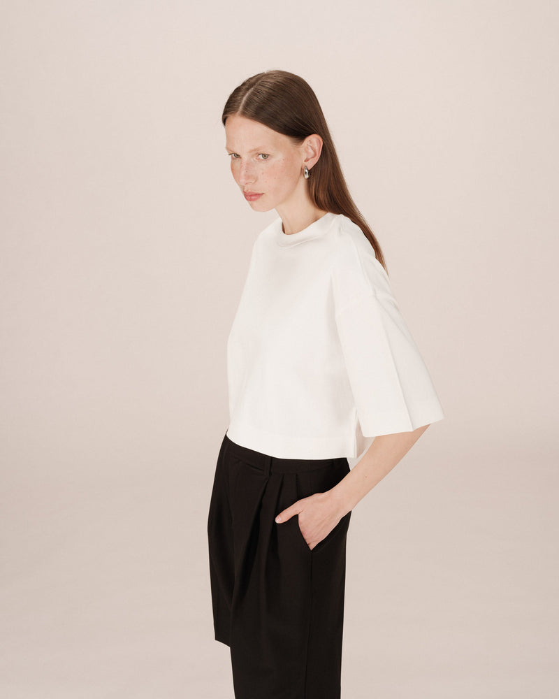 Top corto con estrella marfil