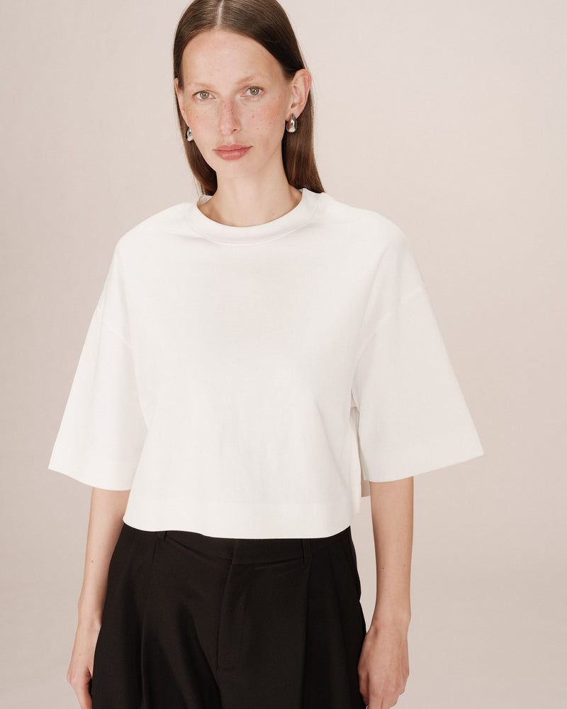 Top corto con estrella marfil