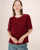 Top fluido cuello redondo Burdeos Brillo