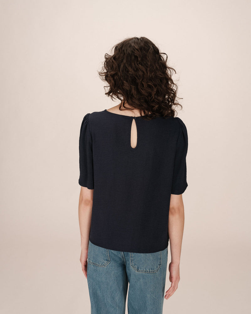 Top fluido cuello redondo Azul Marino Brillo