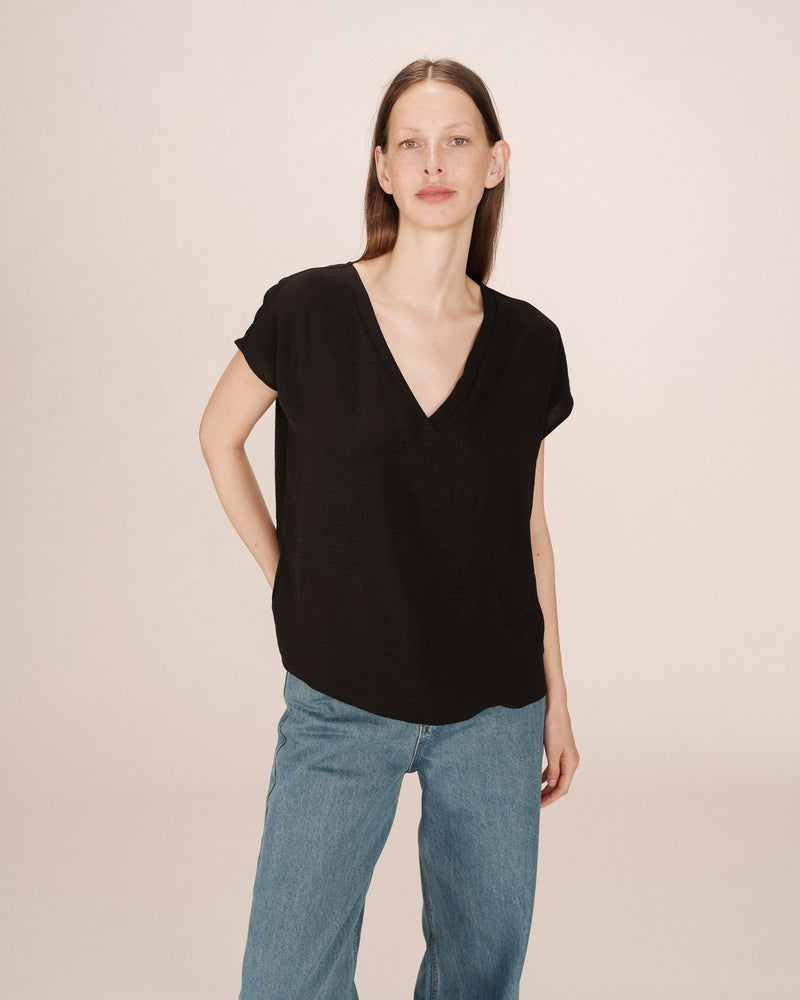 Top fluido con cuello en V Black Season