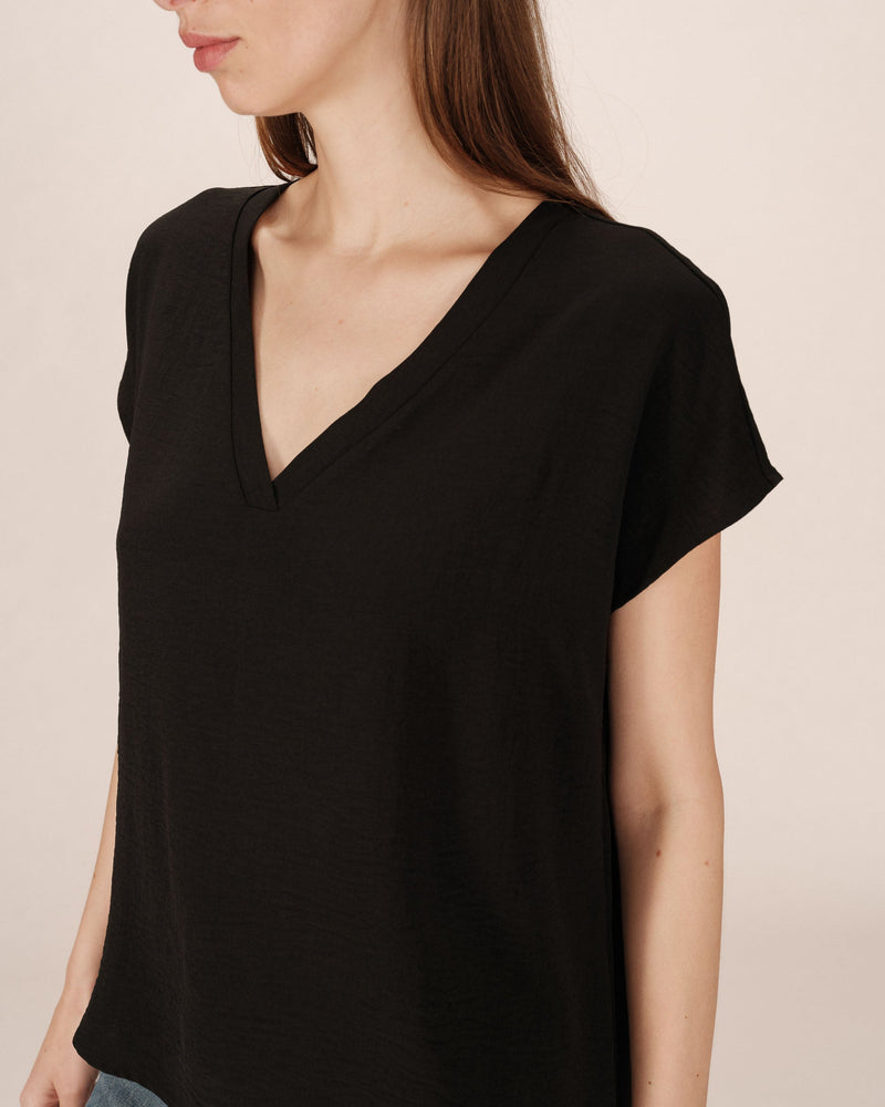 Top fluido con cuello en V Black Season