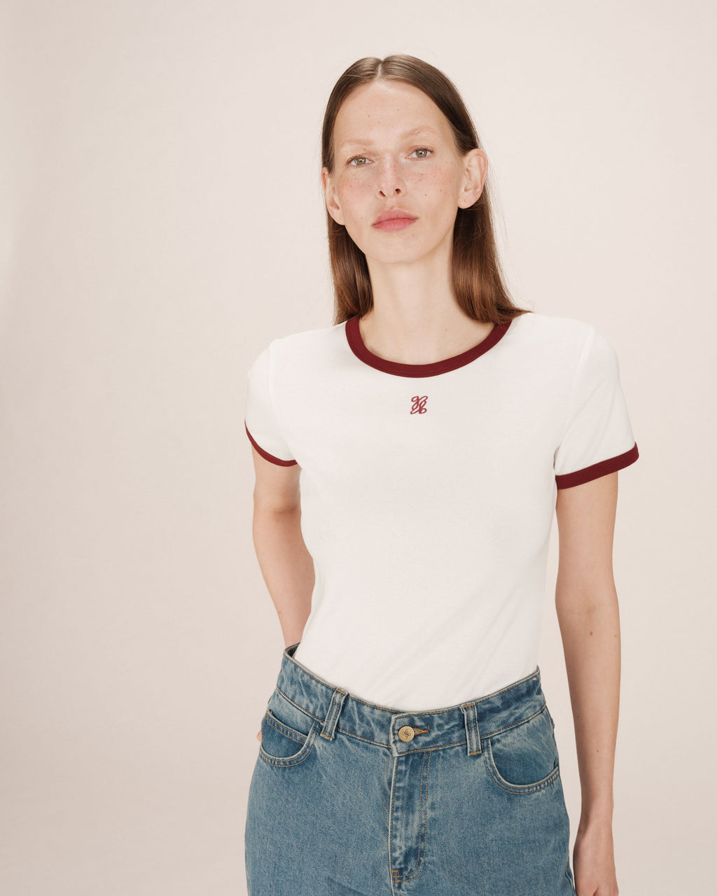 Camiseta Monograma G&M Bordado Crudo Sany