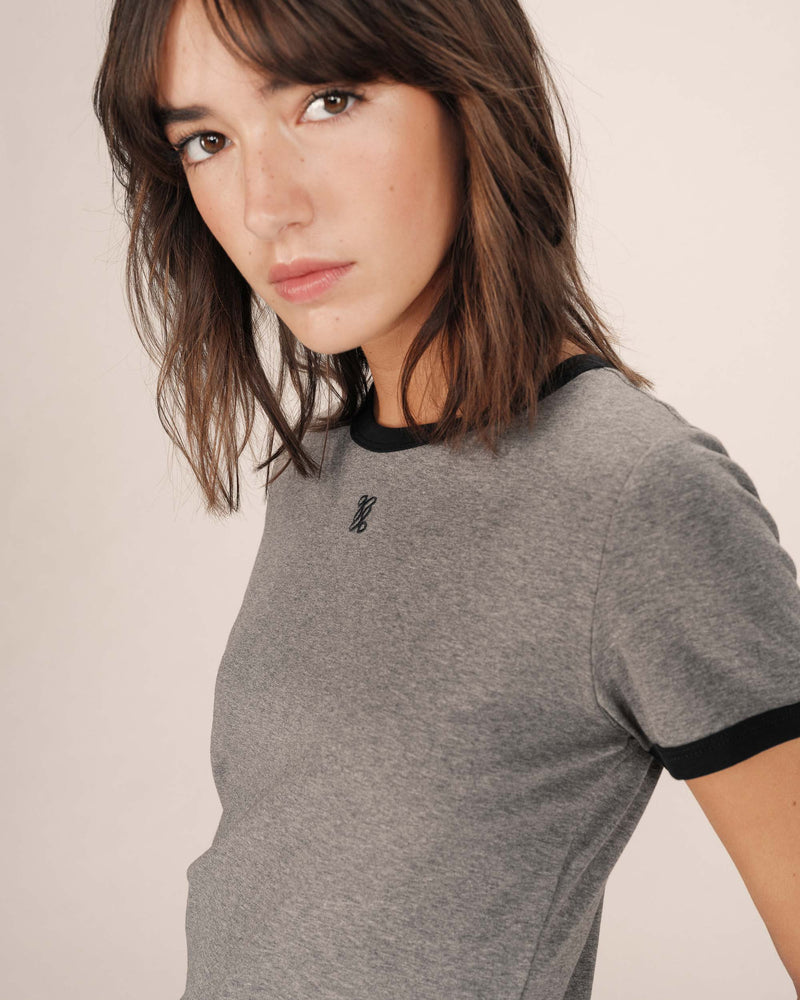 Camiseta con monograma bordado de G&M Sany gris
