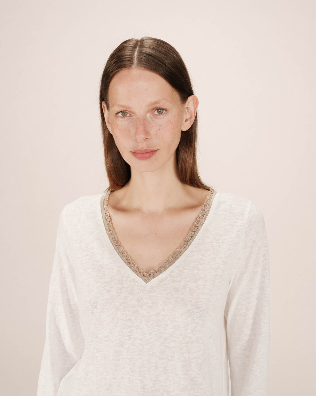 Camiseta Cuello V Marfil Selton