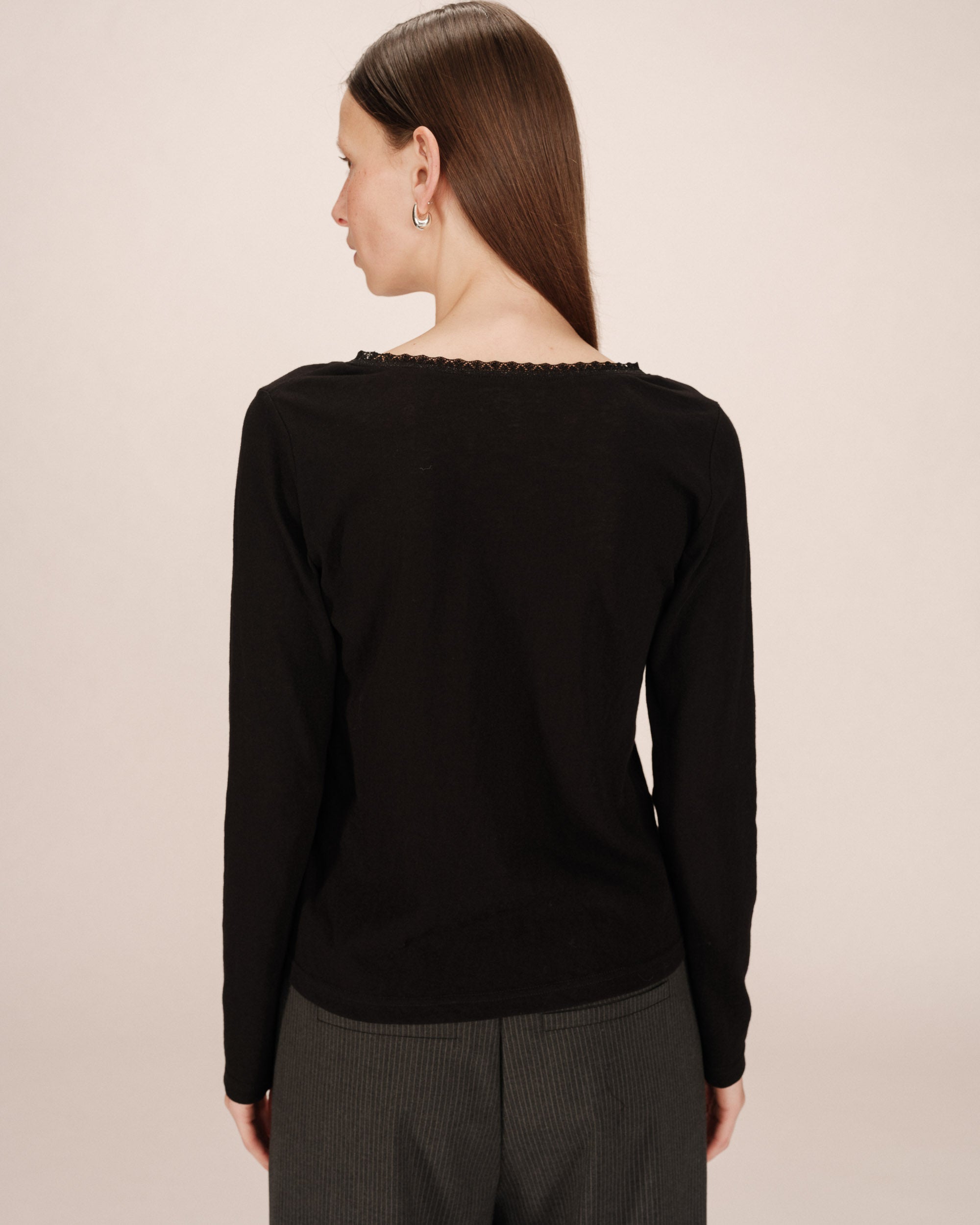 V-Neck T-Shirt Black Selton