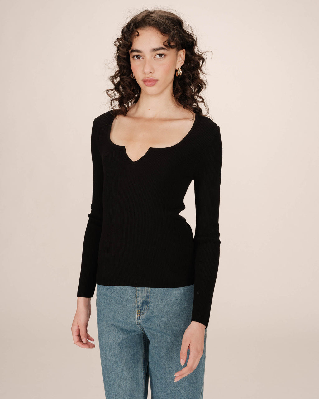 Jersey Cuello Hendido Negro Salem
