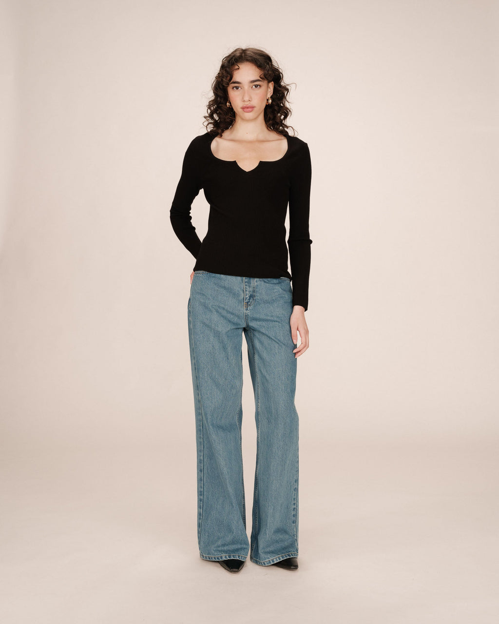 Jersey Cuello Hendido Negro Salem