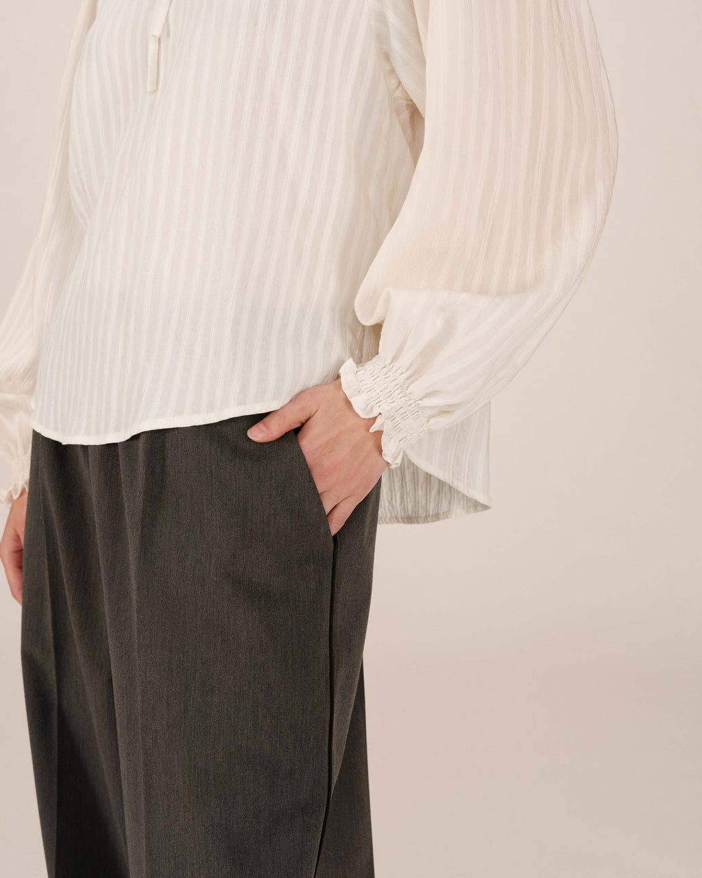 Blusa Cuello Anudado Crudo Serinda