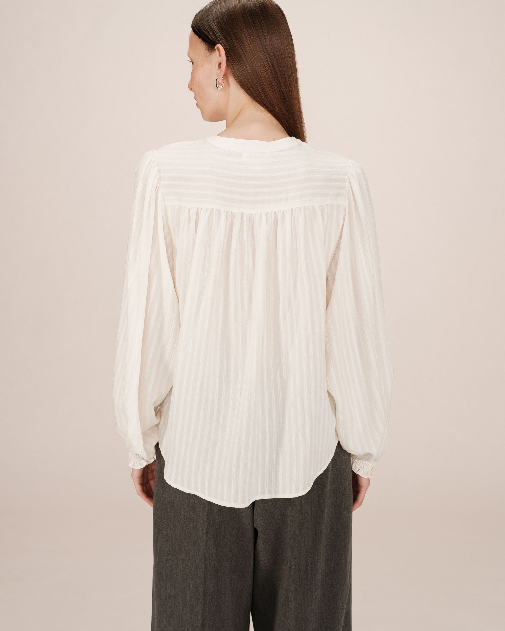 Blusa Cuello Anudado Crudo Serinda