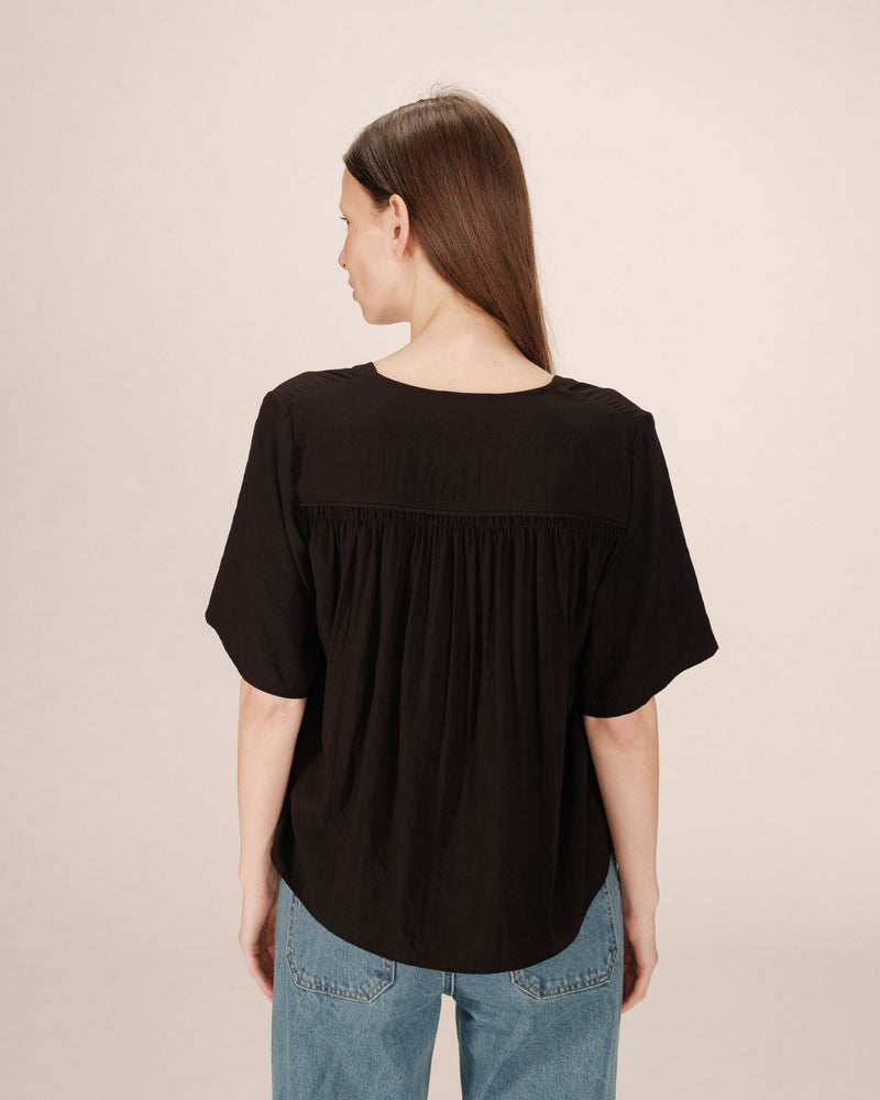 Seagal Straight Top With Gathers Black