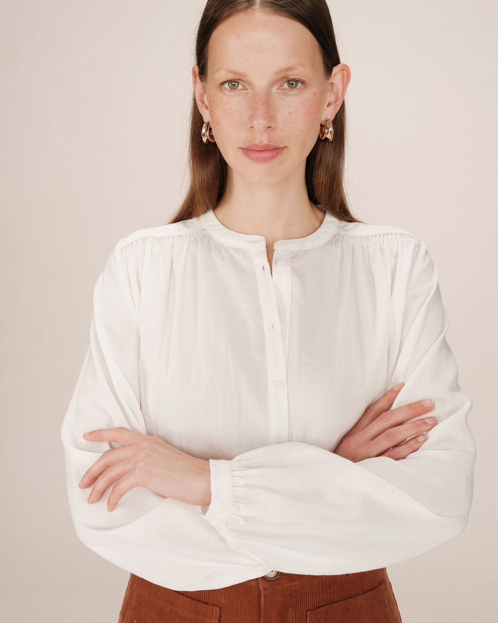 Blusa Recta Con Fruncidos Marfil Savannah