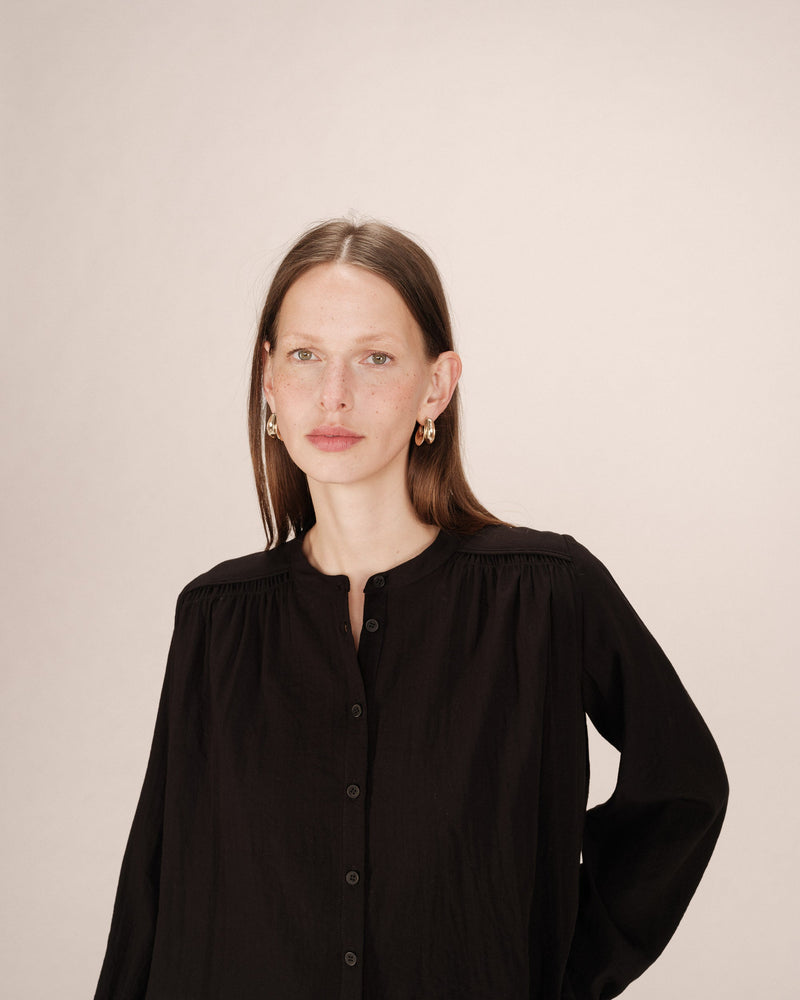 Straight Blouse With Gathers Black Savannah