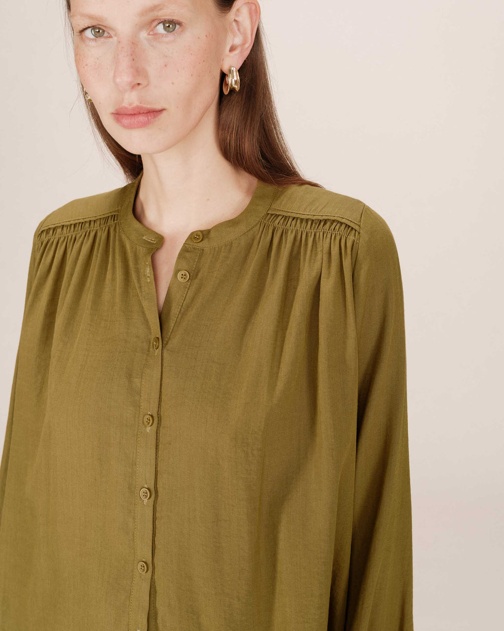 Blusa Recta Con Fruncidos Oliva Savannah