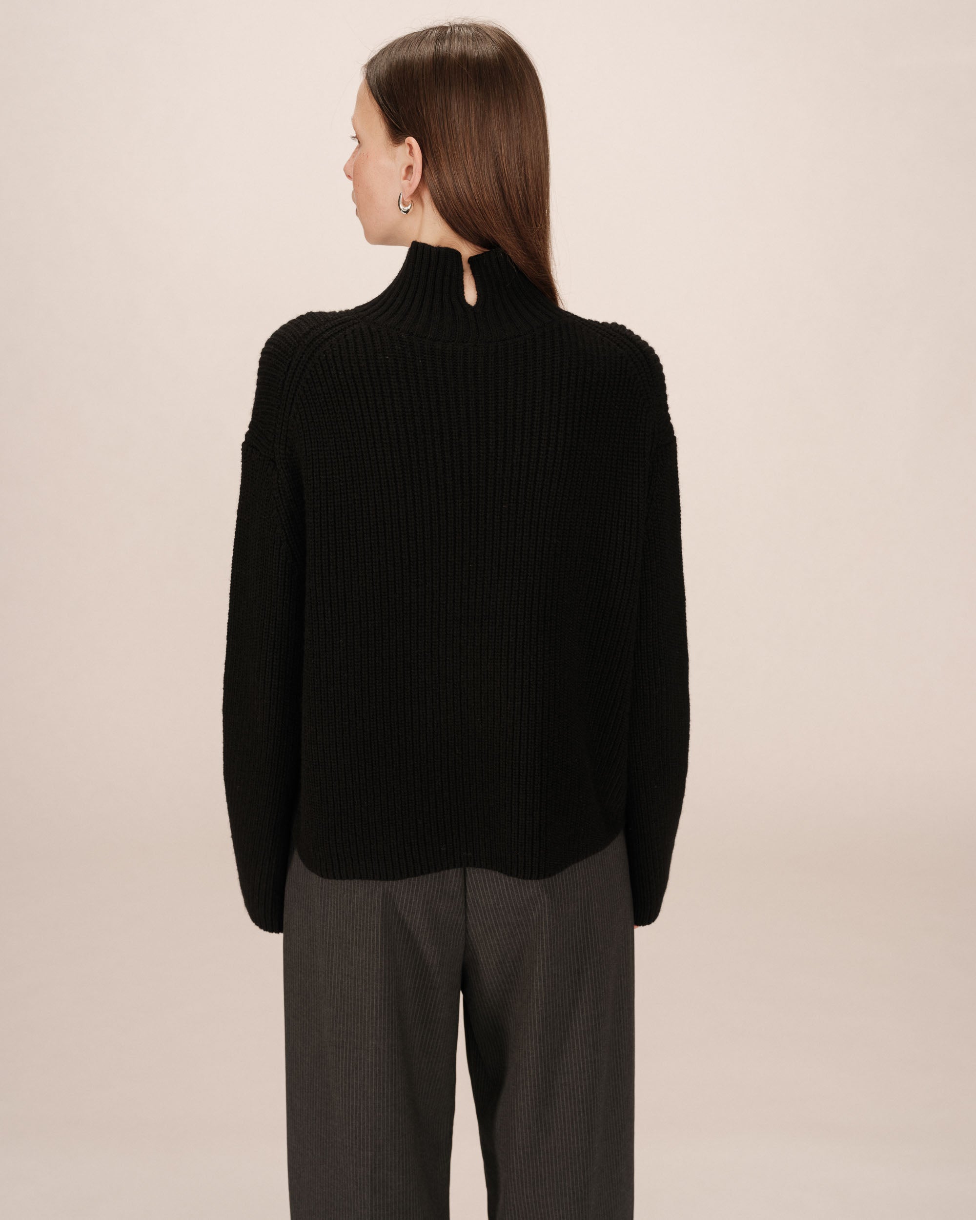 Pull Noir Sagan
