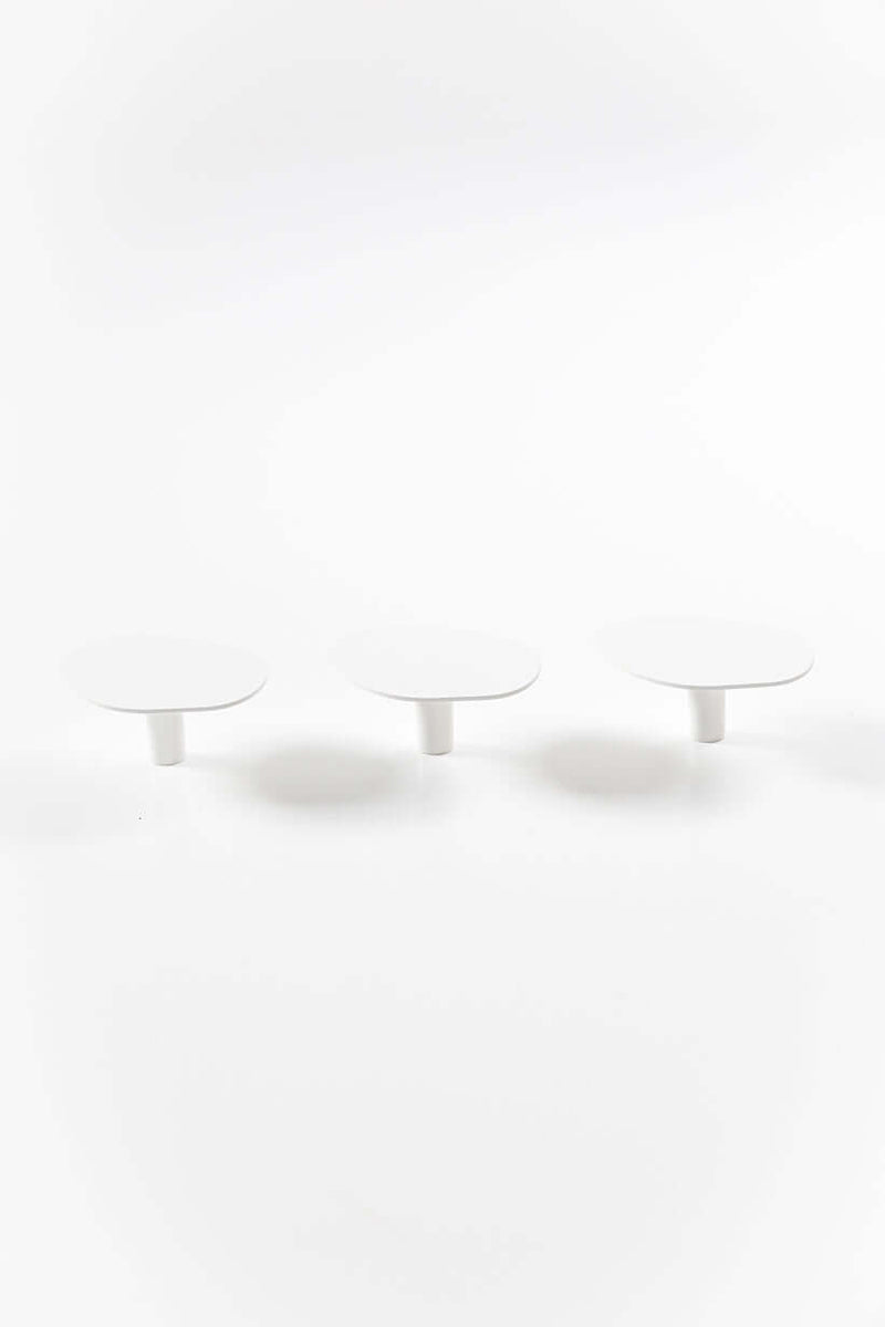 Wandhaken LOU (3er Set) in modernem minimalistischen Design, ideal zur Aufbewahrung von Kleidung und Schlüsseln.