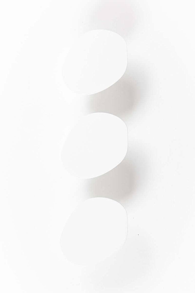 Wandhaken LOU (3er Set) in modernem, minimalistischem Design auf einem weißen Hintergrund.