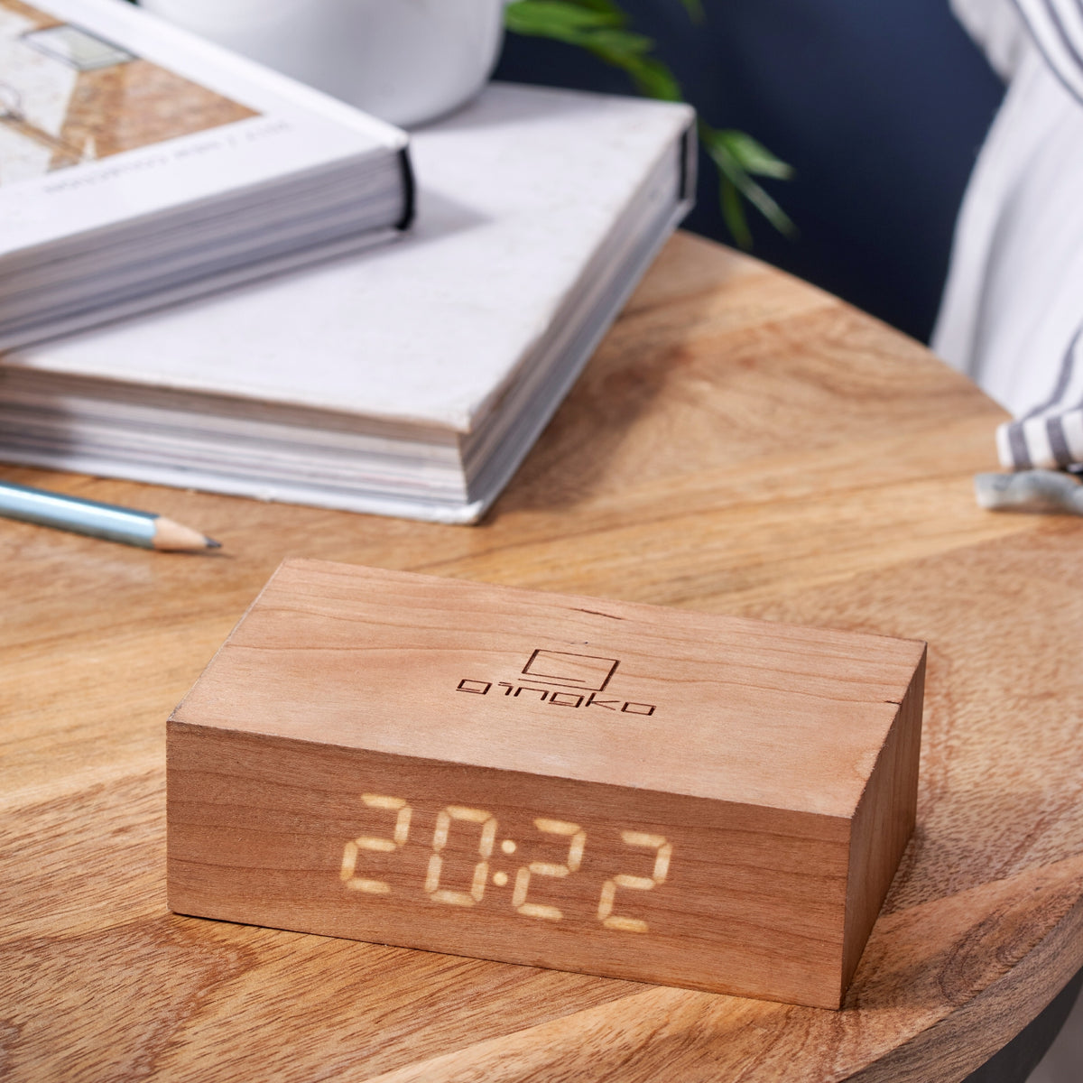 Reveil Flip Click - Cerisier Naturel