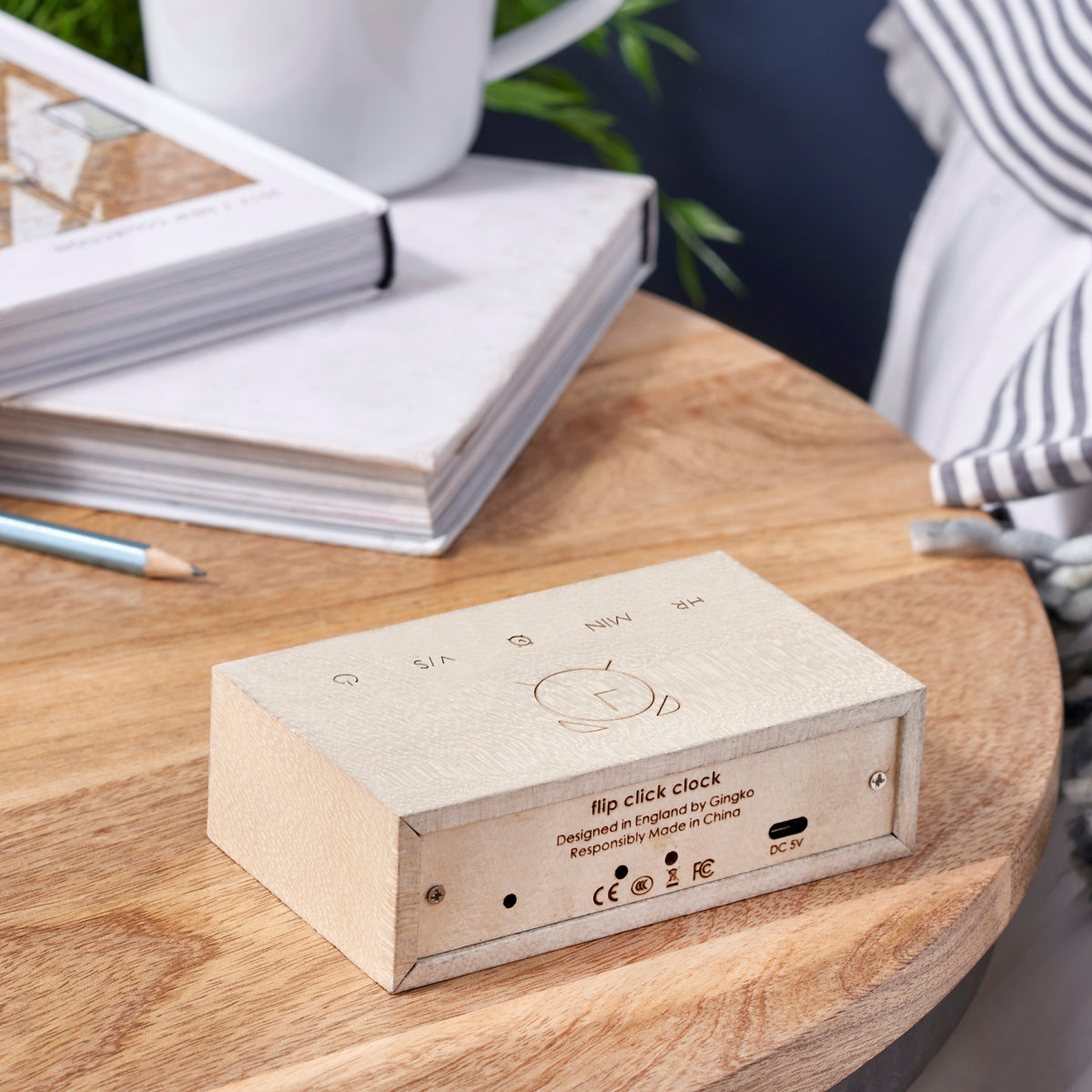 Reveil Flip Click - Erable Naturel Blanc