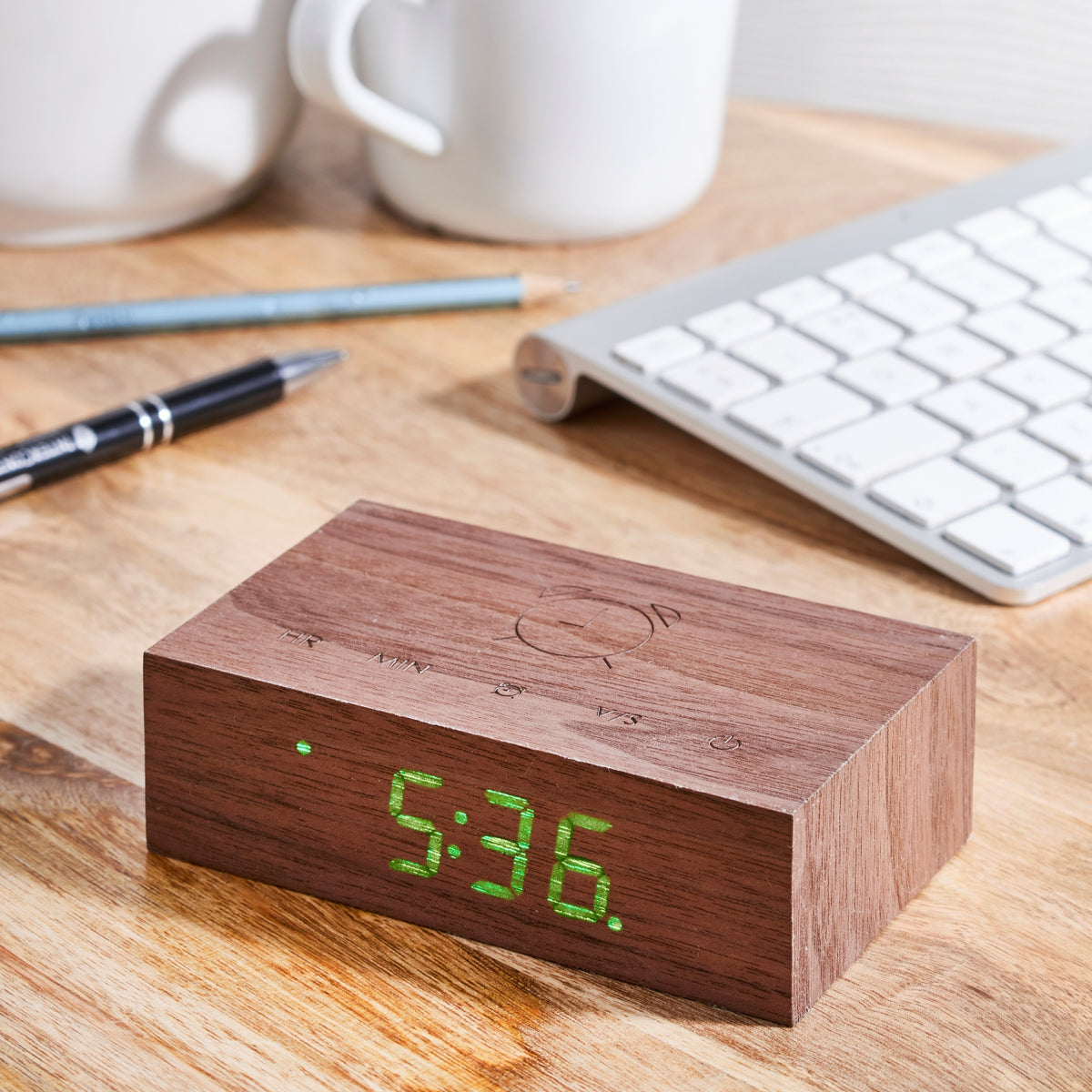 Reveil Flip Click - Noyer Naturel / LED Verte
