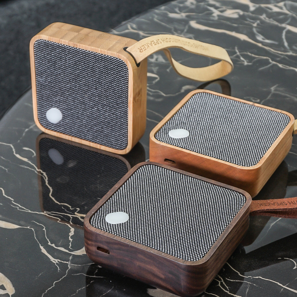 Altavoz Bluetooth MI cuadrado - Nogal natural
