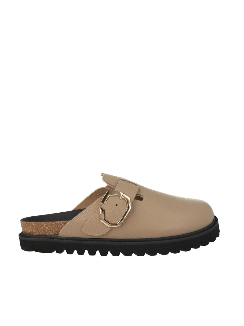 Zuecos Indiana de piel repujada color topo