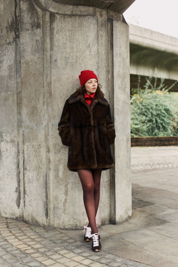 1 Chaussette, 1 Collant Uni, 1 Collant Motif, 1 Pochon Etam