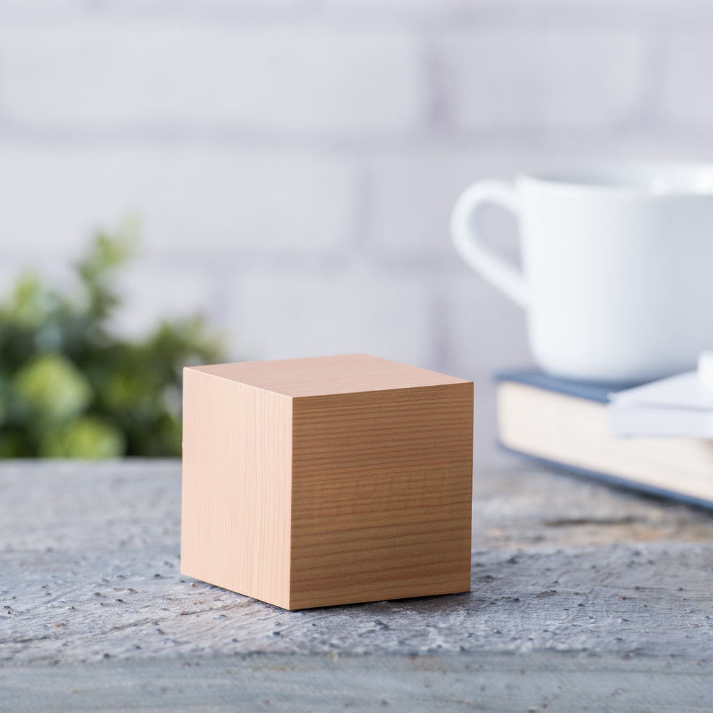 Reveil Wooden Cube Click - Hetre / LED Verte