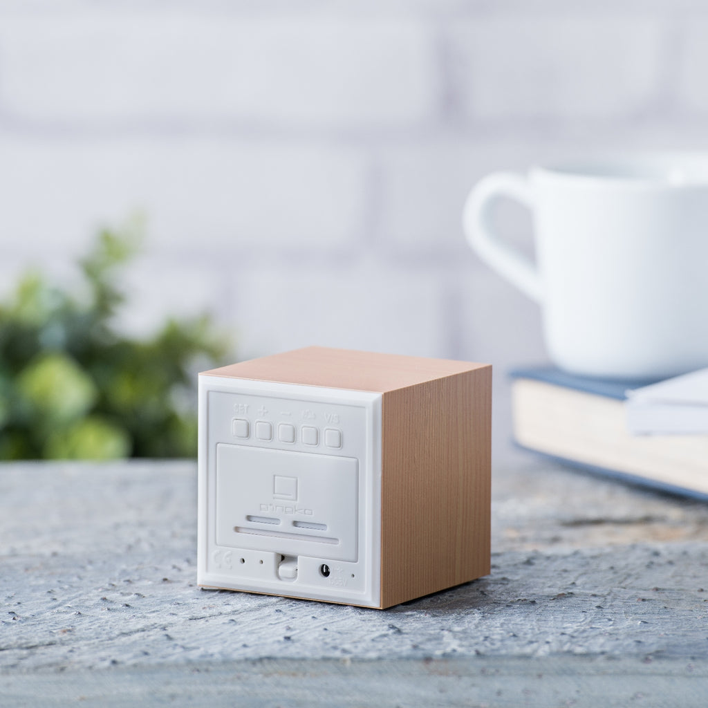 Reveil Wooden Cube Click - Hetre / LED Verte