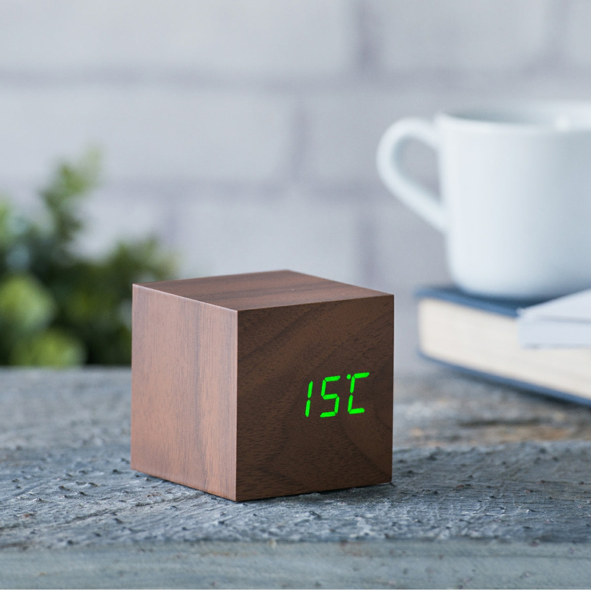 Reveil Wooden Cube Click - Noyer / LED Verte