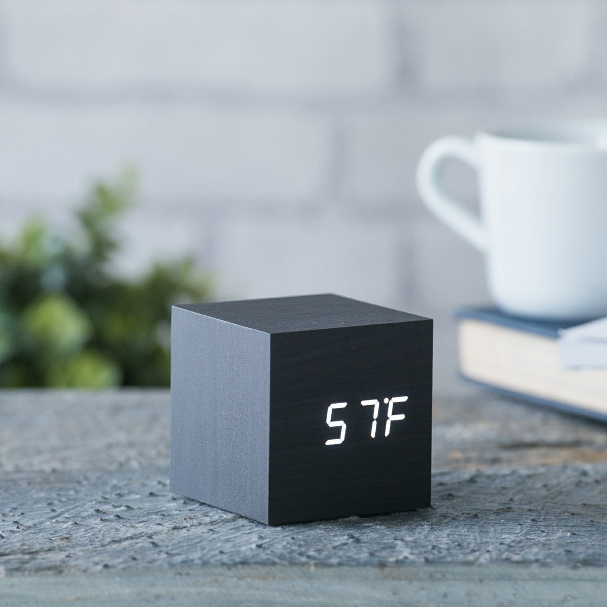 Reveil Wooden Cube Click - Noir / LED Blanche