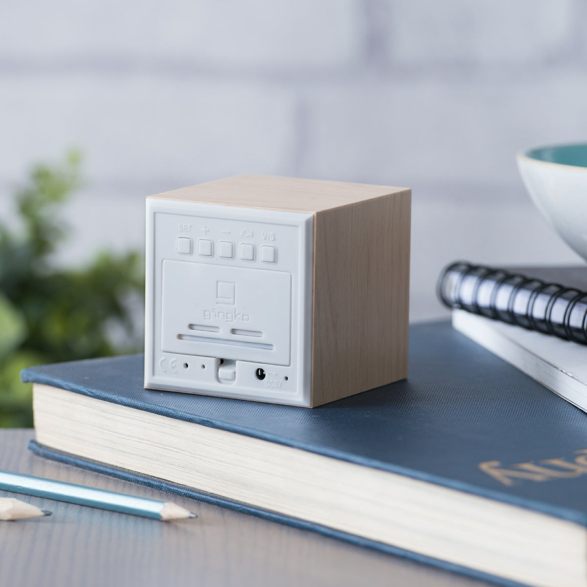 Reveil Wooden Cube Click - Erable / LED Orange
