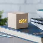 Reveil Wooden Cube Click - Erable / LED Orange