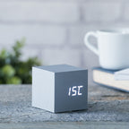 Despertador Click Cubo de Madera - Aluminio / LED Blanco