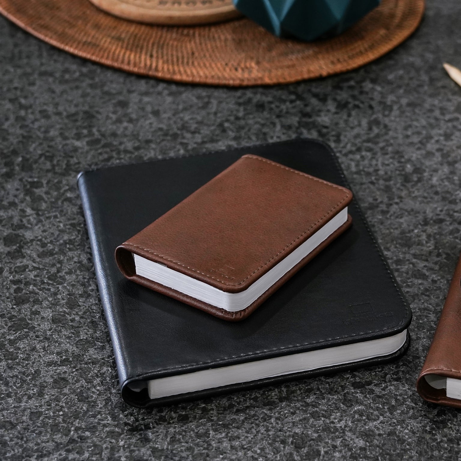 Lampe Smart Book LED - Cuir Marron - 2 Tailles