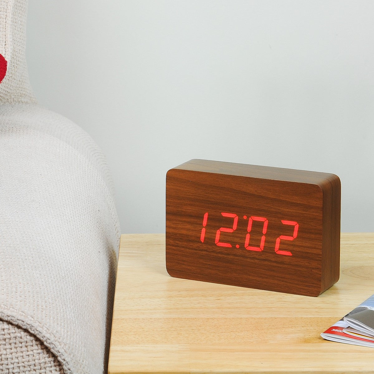 Reveil Brick Click - Noyer Naturel / LED Rouge