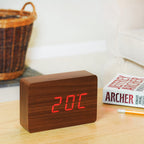 Reveil Brick Click - Noyer Naturel / LED Rouge